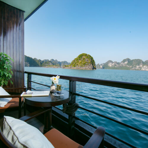 halong bay tours cruises from Hanoi to Halong bay best things to do in Halong Bay Hotels with 1 day trip peony cruise luxury 5 stars junk boat halong bay